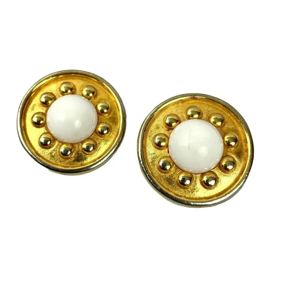 VTG Ben Amun Round White Clip on Earrings‎ Gold Tone Retro